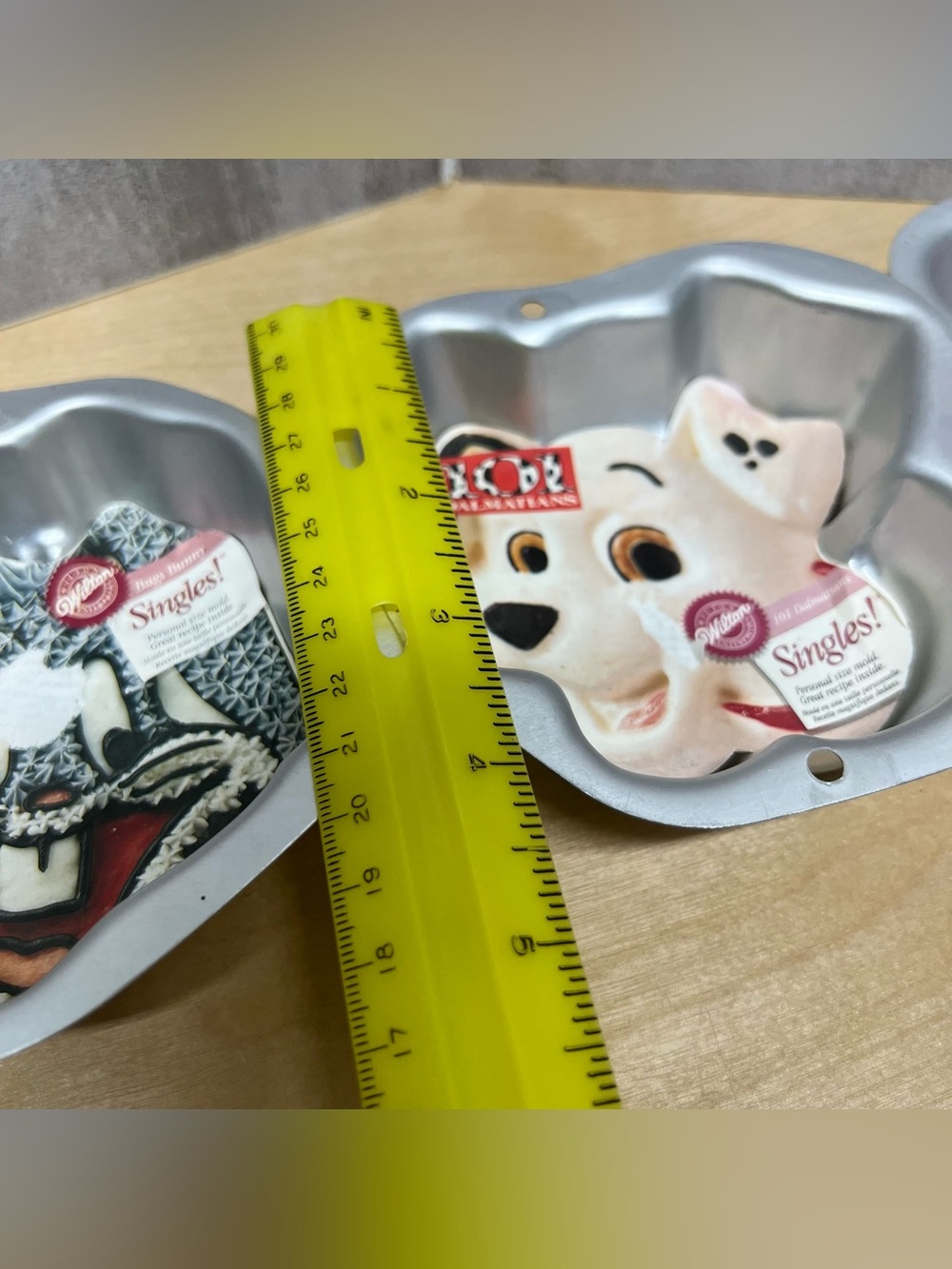 Wilton Singles Cake Pans set of 3-Bugs Bunny Mickey Mouse 101 Dalmatians 90s - Picture 6 of 9